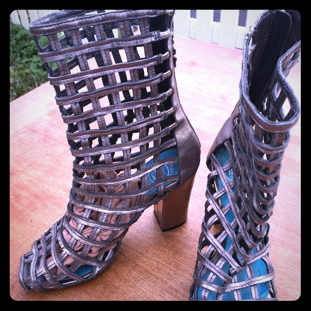 Super trendy Jeffery Campbell 2.5 inch heels